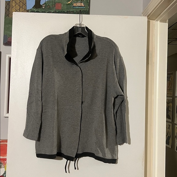 Staples Jackets & Blazers - Staples gray with black detail lightweight jacket. Velcro closure. Pockets.